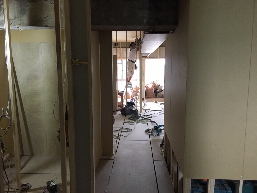 マンション塚口 改装開始!!